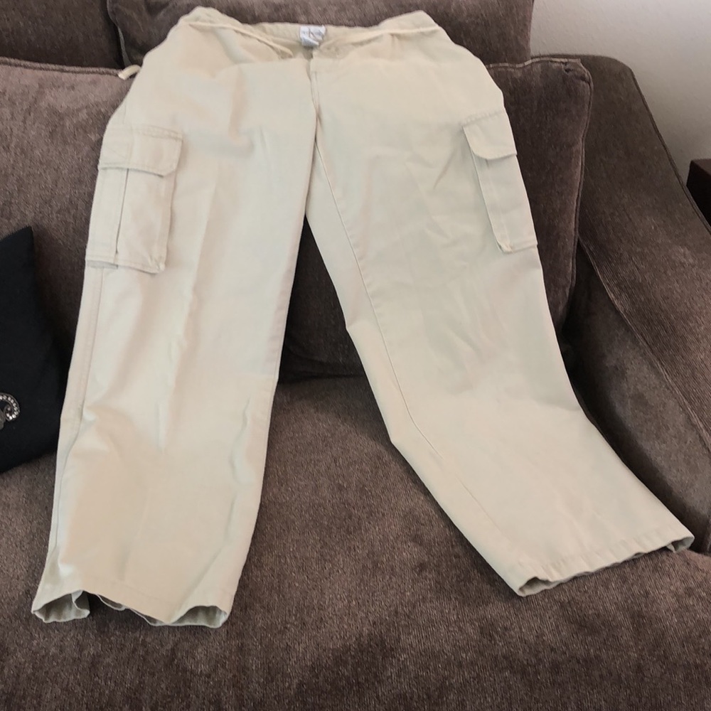 GUESS PANTS .button down . String.4 pockets. Size M . SHARP AND ALL COTTON.
